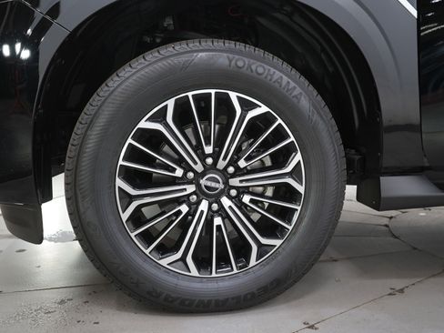 Certified 2025 Nissan Armada SL w/ Captain's Chari Seat Package AWD/4WD image 33