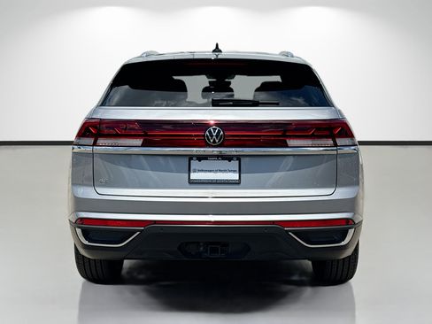 Used 2024 Volkswagen Atlas Cross Sport SE FWD image 4