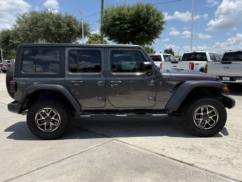 Used 2024 Jeep Wrangler Unlimited Rubicon w/ Technology Group AWD/4WD image 3
