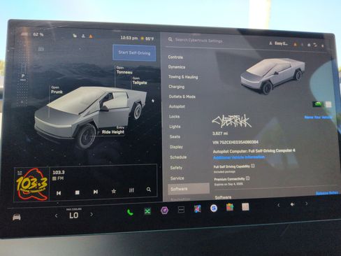 Used 2025 Tesla Cybertruck AWD Crew Cab image 21