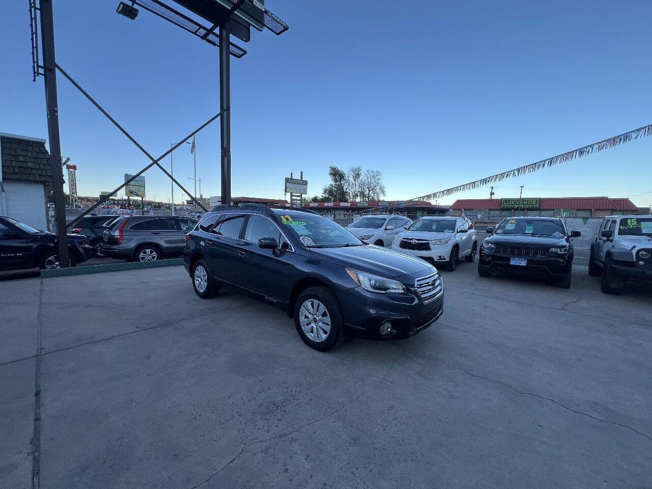 Used 2017 Subaru Outback 2.5i Premium AWD/4WD image 3