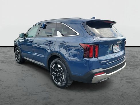 Used 2025 Kia Sorento S w/ Panoramic Sunroof Package image 3