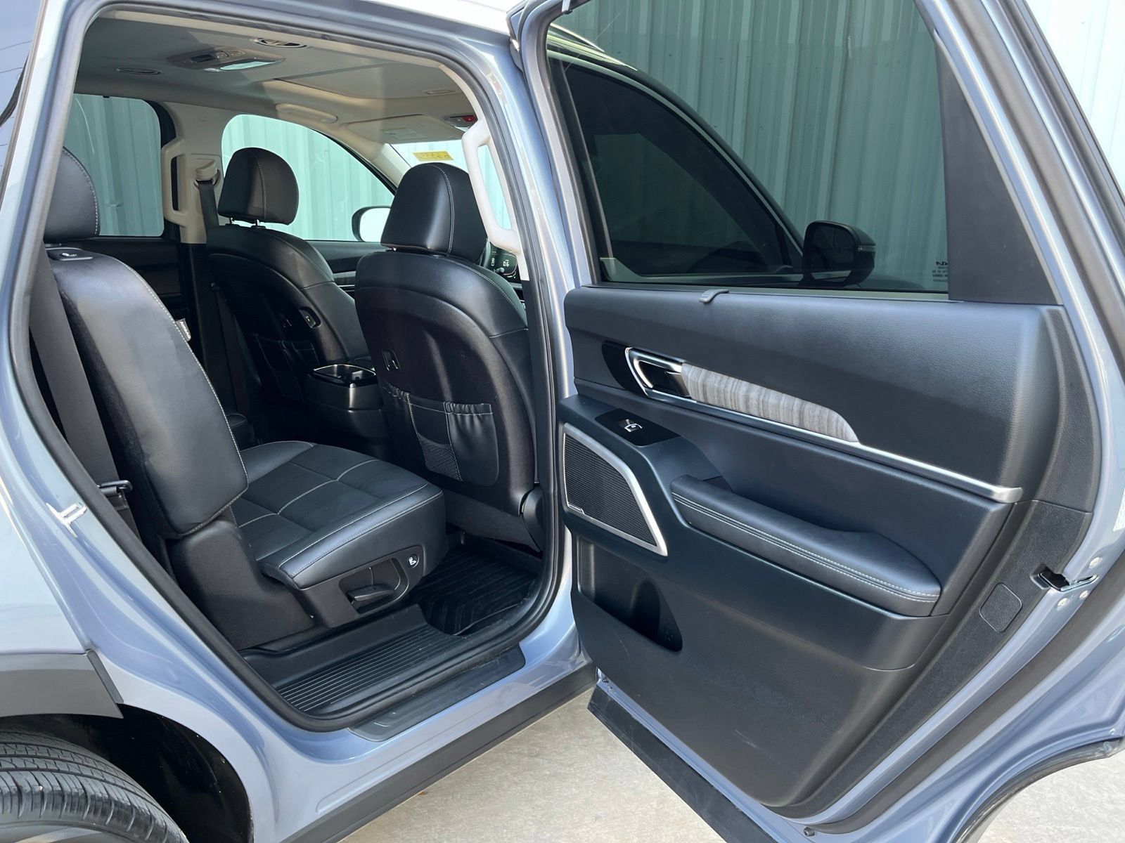 Used 2024 Kia Telluride EX w/ EX Captain's Chair Package AWD/4WD image 14