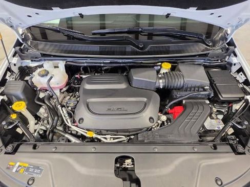 Used 2026 Chrysler Pacifica Select FWD image 9