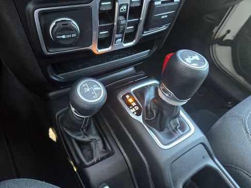 Used 2024 Jeep Wrangler Unlimited Sahara AWD/4WD image 13