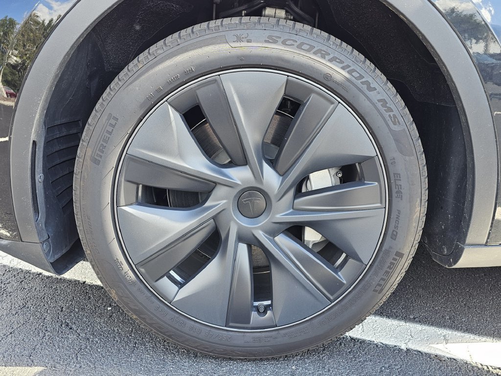 Used 2025 Tesla Model Y Long Range RWD image 23