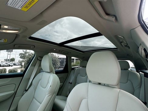 Used 2025 Volvo XC60 T8 Plus w/ Protection Package Premier image 22