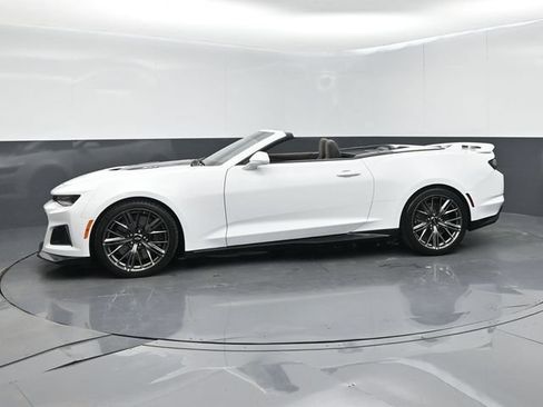 Used 2022 Chevrolet Camaro ZL1 RWD image 5