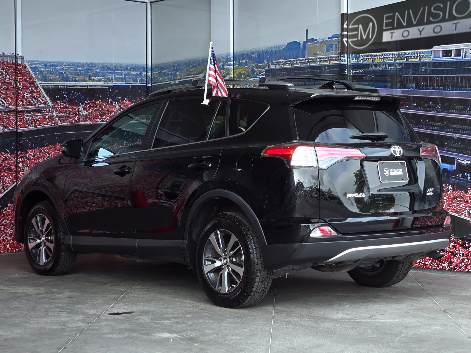 Used 2018 Toyota RAV4 XLE AWD/4WD image 6