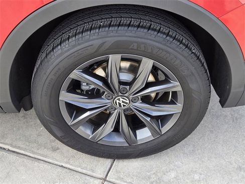 Used 2022 Volkswagen Tiguan SE image 10