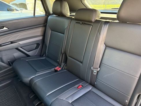 Used 2023 Volkswagen Atlas Cross Sport SE w/ Panoramic Sunroof Package image 24