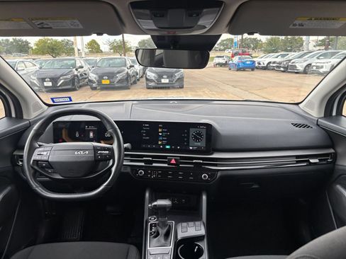 Used 2026 Kia Sportage LX FWD image 32