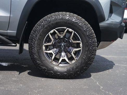 Used 2024 Chevrolet Colorado ZR2 w/ Safety Package AWD/4WD image 4