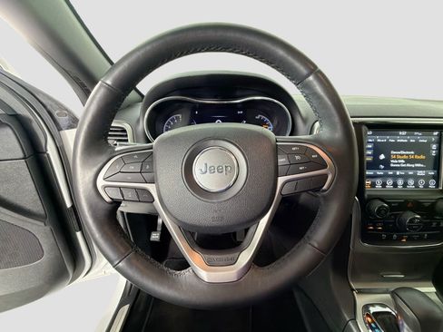 Used 2018 Jeep Grand Cherokee Limited image 12