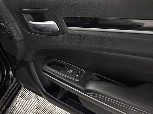 Used 2023 Chrysler 300 S RWD image 31