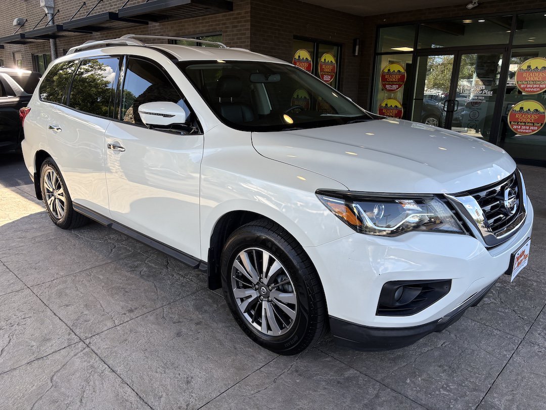 Used 2017 Nissan Pathfinder SL w/ SL Tech Package FWD image 4