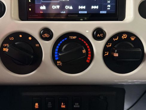 Used 2010 Toyota FJ Cruiser 4WD image 28