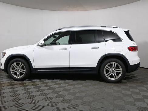 Used 2023 Mercedes-Benz GLB 250 4MATIC image 2