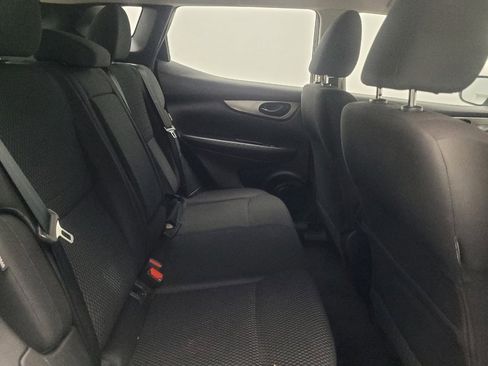 Used 2021 Nissan Rogue Sport S image 19