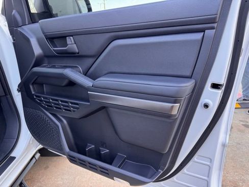 Used 2025 Toyota 4Runner SR5 image 25