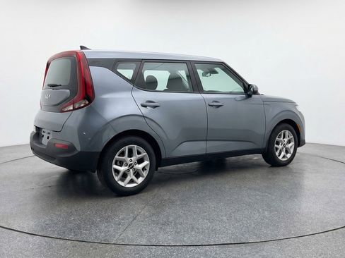 Used 2025 Kia Soul LX w/ LX Technology Package FWD image 9