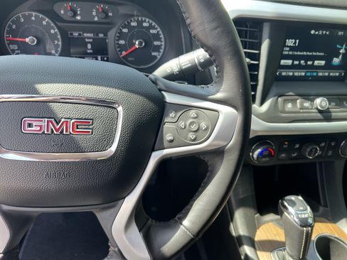 Used 2019 GMC Acadia SLE FWD image 17