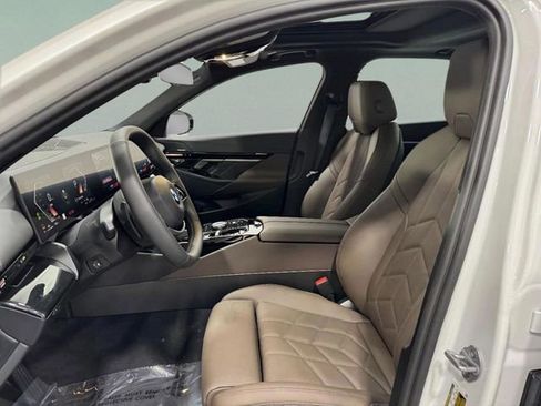 New 2026 BMW 530i xDrive w/ Premium Package AWD/4WD image 27