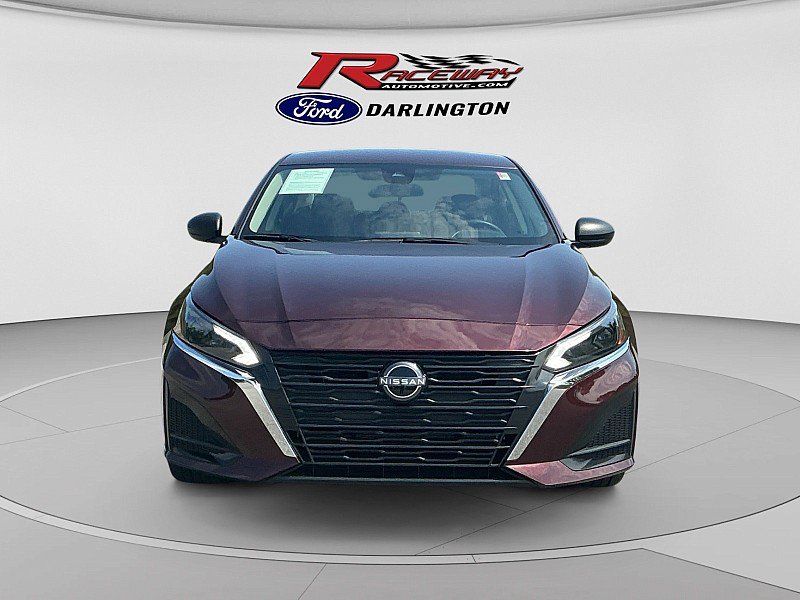 Used 2025 Nissan Altima 2.5 SV FWD image 8