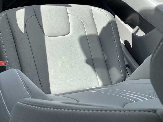 Used 2025 Hyundai Elantra SEL FWD image 33