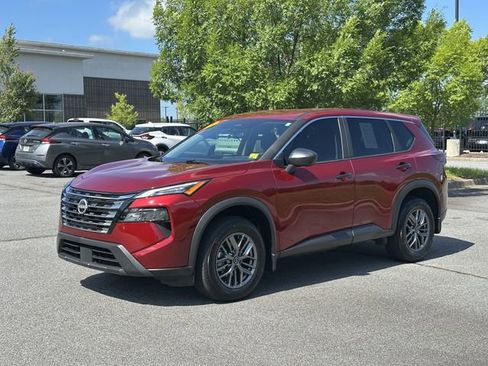 Certified 2025 Nissan Rogue S AWD/4WD image 3