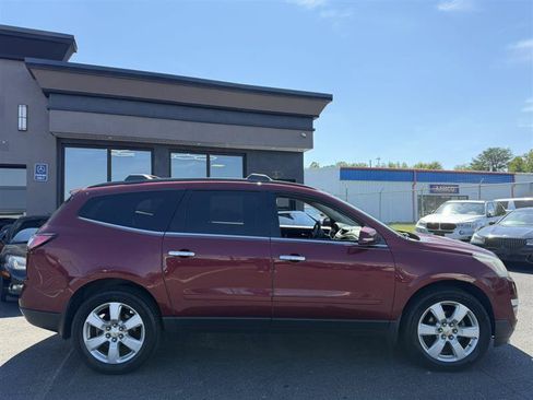 Used 2016 Chevrolet Traverse LT w/ Style and Technology Package FWD image 7