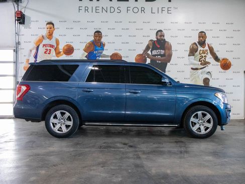 Used 2019 Ford Expedition Max XLT w/ Equipment Group 202A AWD/4WD image 18