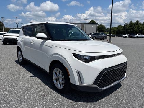 Used 2025 Kia Soul LX w/ LX Technology Package FWD image 10