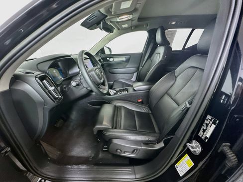 Used 2023 Volvo XC40 B5 Plus AWD/4WD image 13
