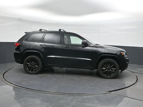 Used 2022 Jeep Grand Cherokee Laredo X image 4