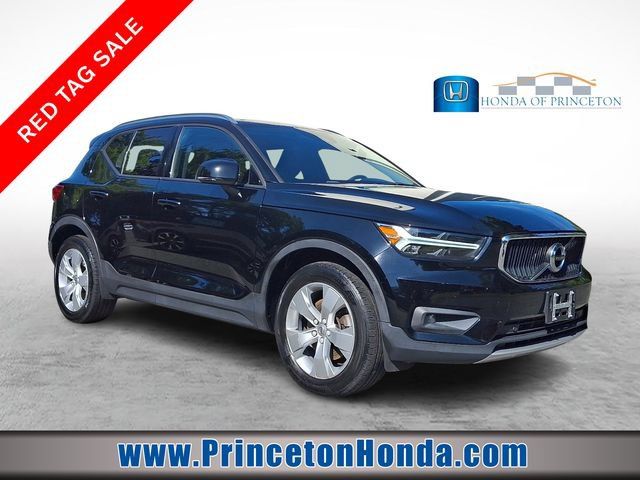 Used 2021 Volvo XC40 T5 Momentum AWD/4WD image 1