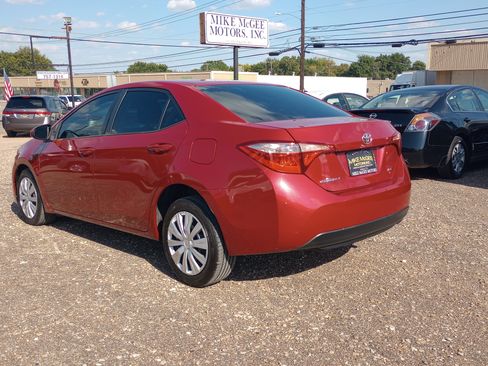 Used 2017 Toyota Corolla LE image 5