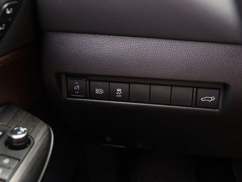 Certified 2023 Toyota Venza XLE AWD/4WD image 22