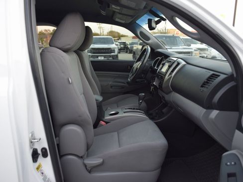 Used 2013 Toyota Tacoma PreRunner image 23