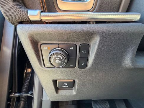 Used 2025 Ford Expedition Tremor AWD/4WD image 4