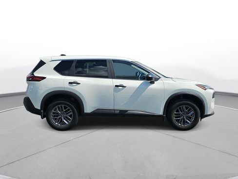 Used 2023 Nissan Rogue S AWD/4WD image 5
