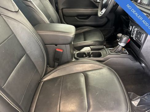 Used 2023 Jeep Wrangler Unlimited Sahara AWD/4WD image 17