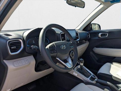 New 2025 Hyundai Venue SEL image 3