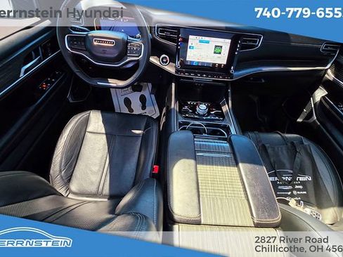 Used 2023 Jeep Wagoneer L Series III w/ Premium Group I AWD/4WD image 10