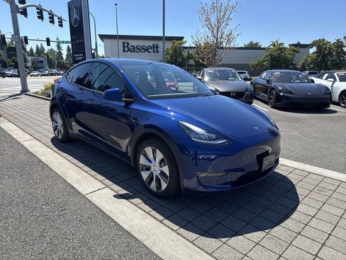 Used 2021 Tesla Model Y Long Range AWD/4WD image 3