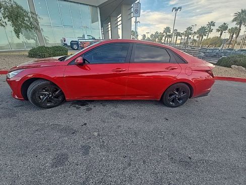 Used 2022 Hyundai Elantra SEL w/ Convenience Package image 2