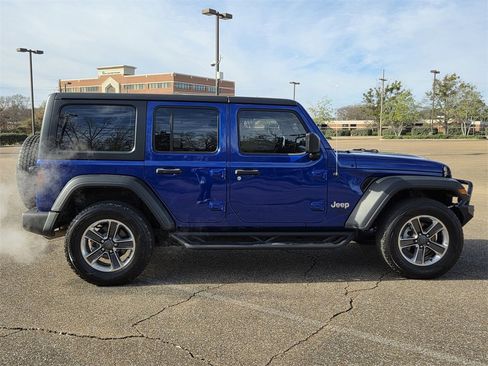 Used 2018 Jeep Wrangler Unlimited Sport image 3