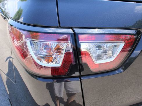 Used 2017 Chevrolet Traverse LT w/ Style and Technology Package AWD/4WD image 9