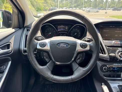 Used 2012 Ford Focus Titanium FWD image 19