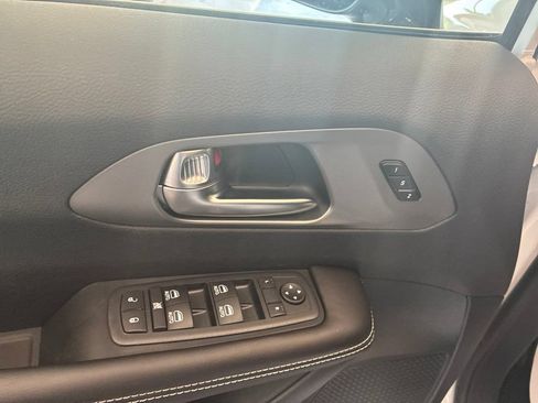 New 2027 Chrysler Pacifica Select AWD/4WD image 8